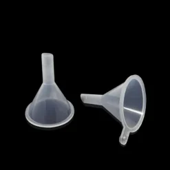 30 miditer i gennemsigtig plast. Velegnet til flasker, påfyldning af laboratorievæsker, æteriske olier, sandmaling, parfume osv. Online