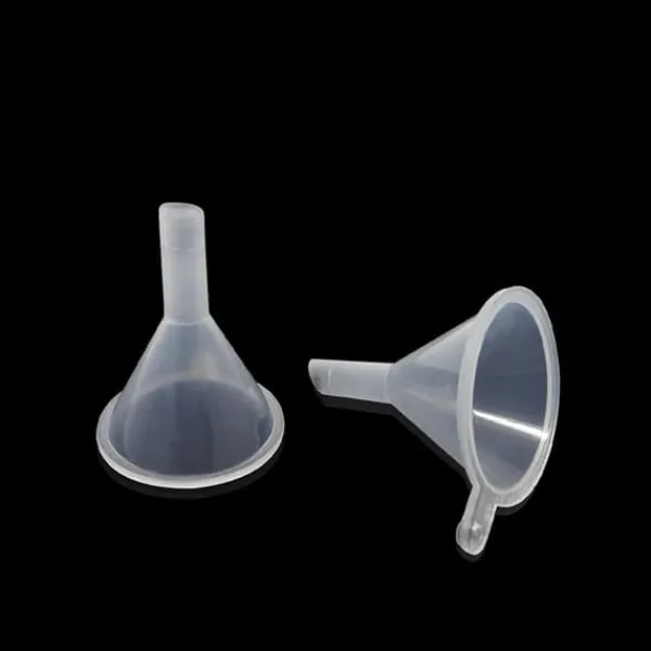 30 miditer i gennemsigtig plast. Velegnet til flasker, påfyldning af laboratorievæsker, æteriske olier, sandmaling, parfume osv. Online