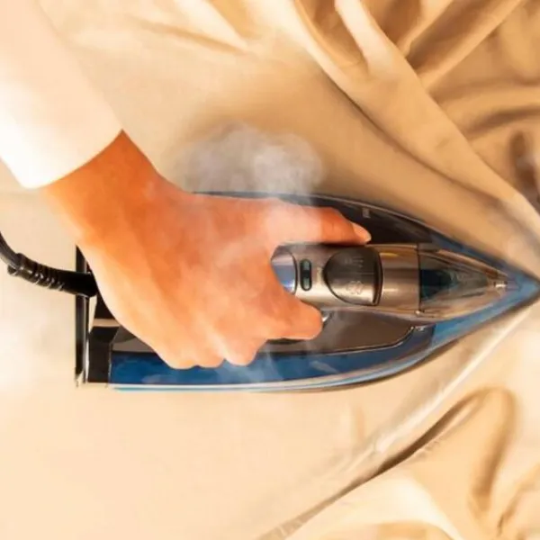 Find Dit Strygejern Her>CECOTEC IronHero 3200 I-Pump sort dampstrygejern