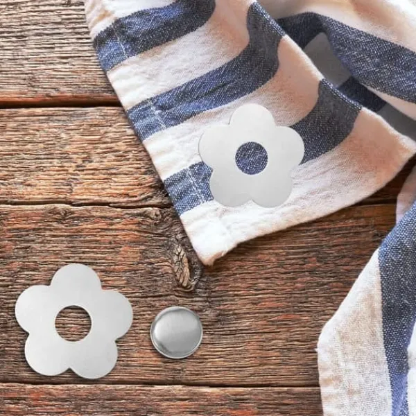 Dugklemme & -Vægte>8-delte magnetiske dugvægte til udendørs brug, vindtætte magneter i rustfrit stål til dugbøjler i blomsterform, velegnede til at dekorere familiebord | CDON