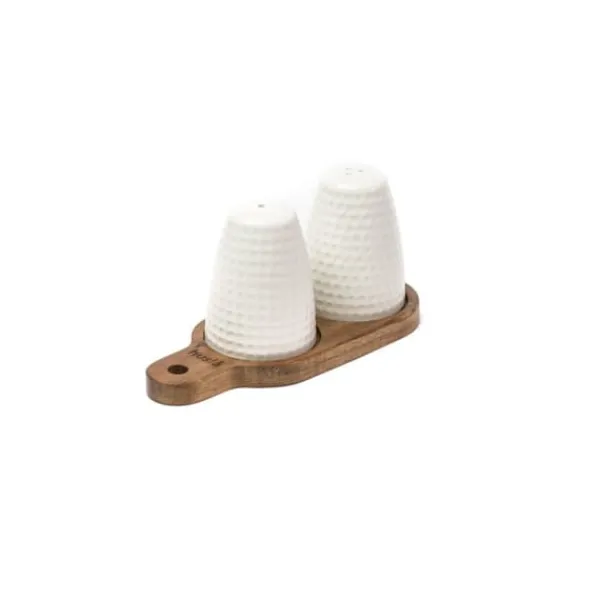 Salt- & Peberstrøere>Et sæt salt og peber shakers på et akaciebræt
