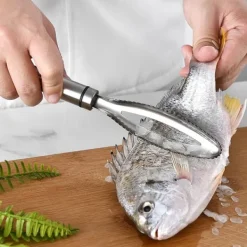 Fiskeskæl Rengøringsbørste Meget Effektiv Multifunktionel Rustfrit Stål Ergonomisk Fiskeskælfjerner Til Køkken Clearance
