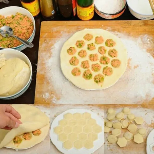Pastaforme & Pasta-Udstikkere>Form til dumplings - 19 huller