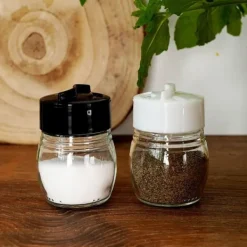 Glas salt- og peberbøsser 2 stk.