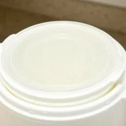 Græsk yoghurtmaskine, 1,5 liter med 2 glaskrukker og si, 20 W, til 3-5 personer, hvid Online