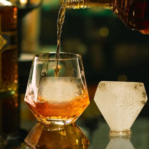 Barudstyrssæt>Ice Diamond Press 2,4 Iskuglemaskine, Diamant Is Presse Sæt til Whisky, Perfekt til Cocktails, Professionel Kvalitet.