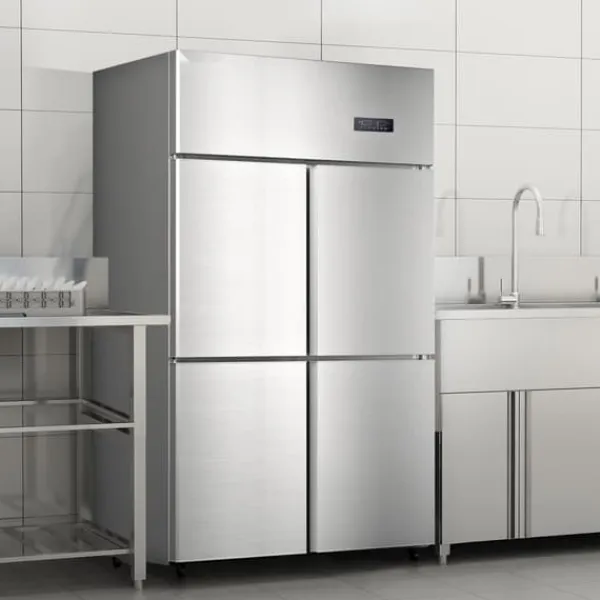 Køleskabe>Kommersielt Reach-in køleskab med 4 døre, 27,5 Cu.Ft side-by-side fryser, rustfrit stål merchandiser og sølv snacks- og drikkevarekøleskab.