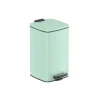 Skraldespande & Papirkurve>Kosmetikbeholder 8 liter med låg, stål, mintgrøn, 23,9 x 19,3 x 33,5 cm (L x B x H) Totalhøjde (med åbent låg): 52,2 cm Indvendige spandmål: 19,3 x