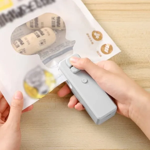 Mini Bag Sealer Uppladdningsbar Heat Sealer Food Bag Sealer för matförvaring Bärbar 2 i 1 Sealer och Cutter för plastpåsar New