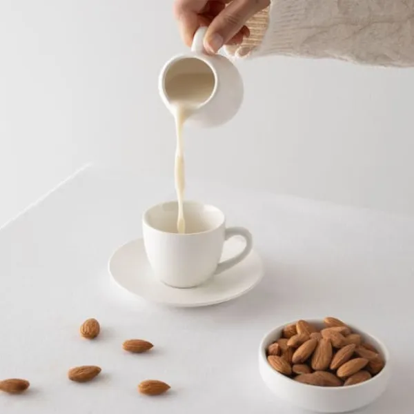 Kaffe- & Tekander>MONA hvid porcelænsmælkekande 80 ml