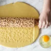MoodForWood Trækagerulle, Graveret, 43 cm med Håndtag, Perfekt til Bagning - Vilde Roser Mønster Outlet