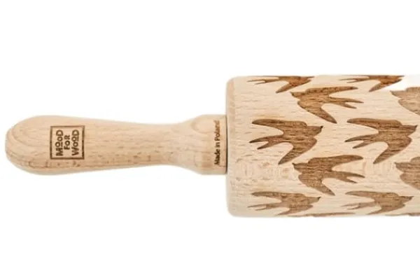 MoodForWood Trækagerulle, Graveret, 43 cm med Håndtag, Perfekt til Bagning - Svalemønster Clearance