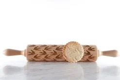 MoodForWood Trækagerulle, Graveret, 43 cm med Håndtag, Perfekt til Bagning - Svalemønster Clearance