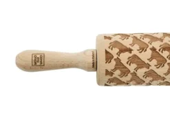 MoodForWood Trækagerulle, Graveret, 43 cm med Håndtag, Perfekt til Bagning - Komønster Online