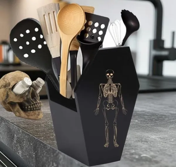 Køkkenudstyrssæt>OBOSOE Gothic Køkkenopbevaring med Halloween dekoration – Køkken- og skrivebordsstativer, pen- og makeupbørsteholdere, uhyggelige borddekorationer