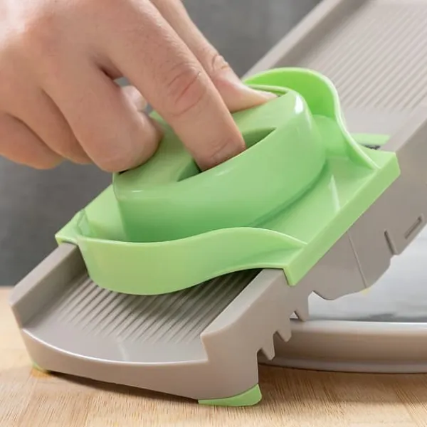 Pack Spiral Rivejern og 6-i-1 sammenfoldelig mandolin rivejern InnovaGoods