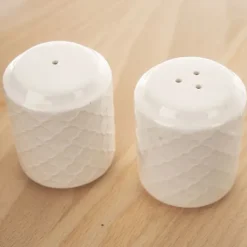 Salt- og peberbøsse i porcelæn med stativ WHITELINE 3 stk. Online