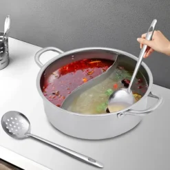 Shabu Shabu Hotpot - Gryde 28 cm - 304 Rustfrit Stål - Todelt Inddeling - Glaslåg - Induktion & Gas - Hvid - Med 2 Suppeskeer Best