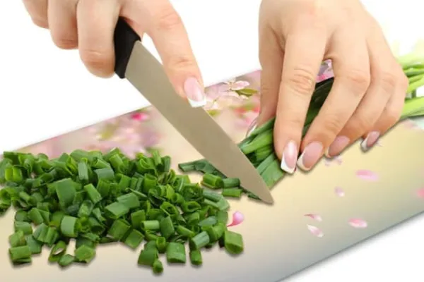 Serveringsfad & Skåle>SKÆREBRÆT I GLAS 52x30 BLOMSTER