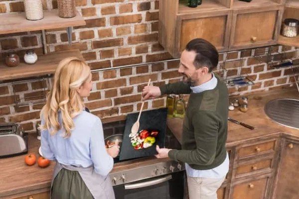Skeer & Skovle>SKÆREBRÆT I GLAS 52x40 PEBERFRUGTER