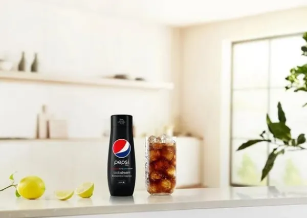 Sodastream Terra Black Saturator + CO2 patron pink 2 flasker Fuse 1l sirupper (Pepsi, Lipton) Sort Clearance
