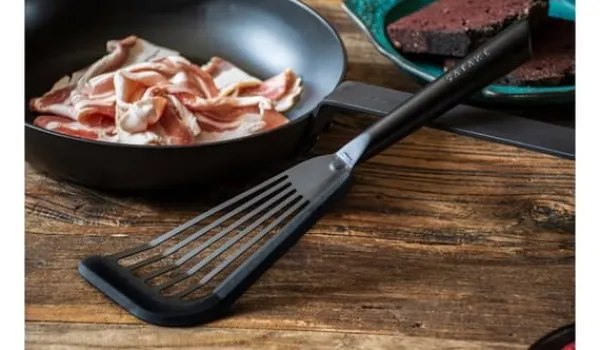 Satake Stekspade med silikonkant Clearance